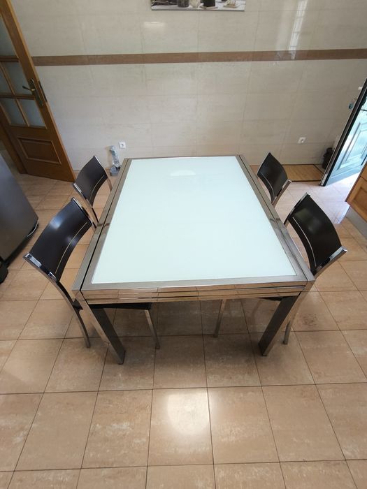 Mesa cromada extensível