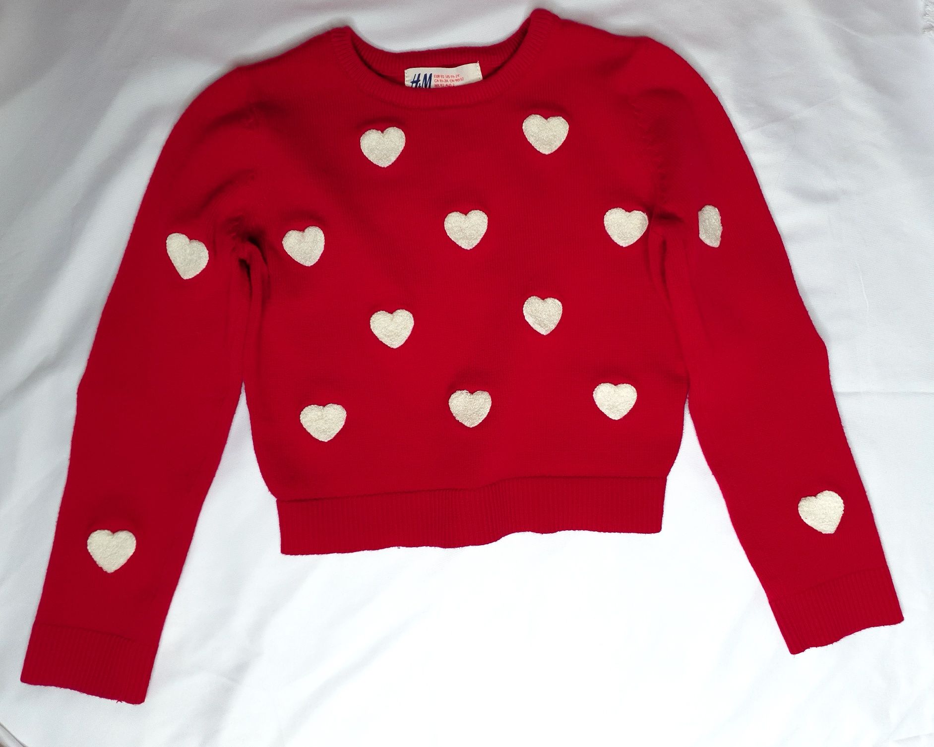 Красный свитер на девочку H&M с сердечками