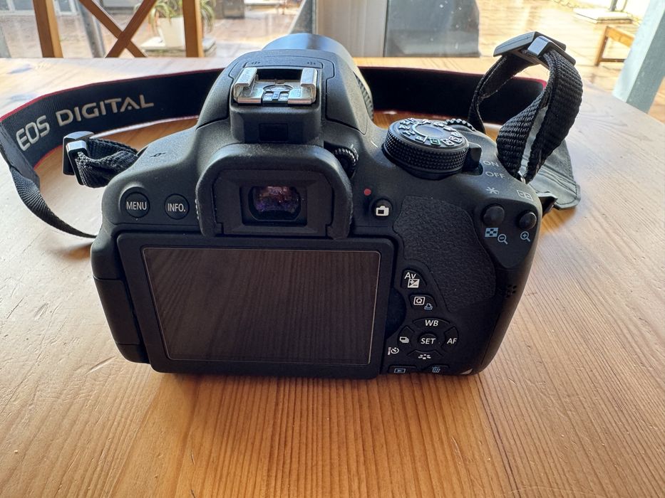 Canon EOS 700D + lente 18-200 Sigma