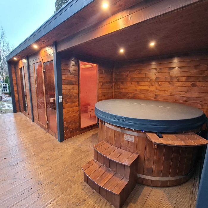 sauna ogrodowa z miejscem na balie, nowoczesne spa zewnętrzne premium