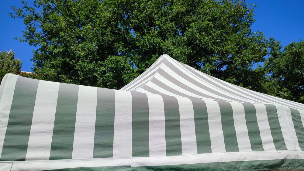 Dach namiotu handlowego 2,5m x 5m firmy Gralech ścianki boczne