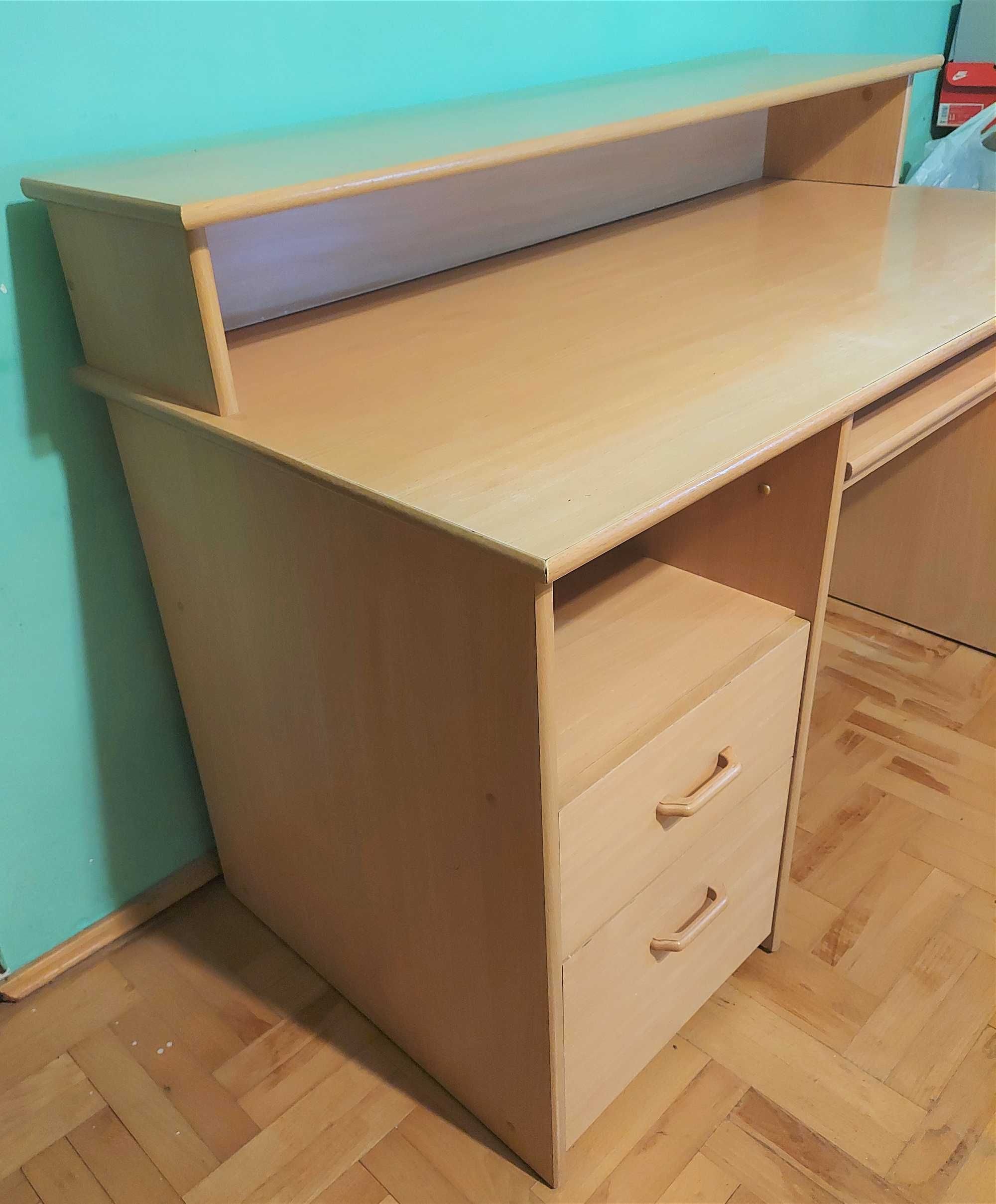 Duże biurko z nadstawką