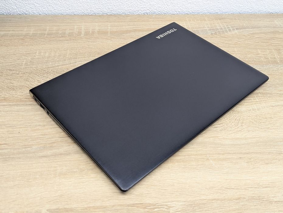 Гарний, стильний ноутбук Toshiba Tecra x30-D. Має сенсорний екран.