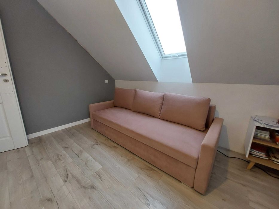 Sprzedam sofę w kolorze pudrowy róż