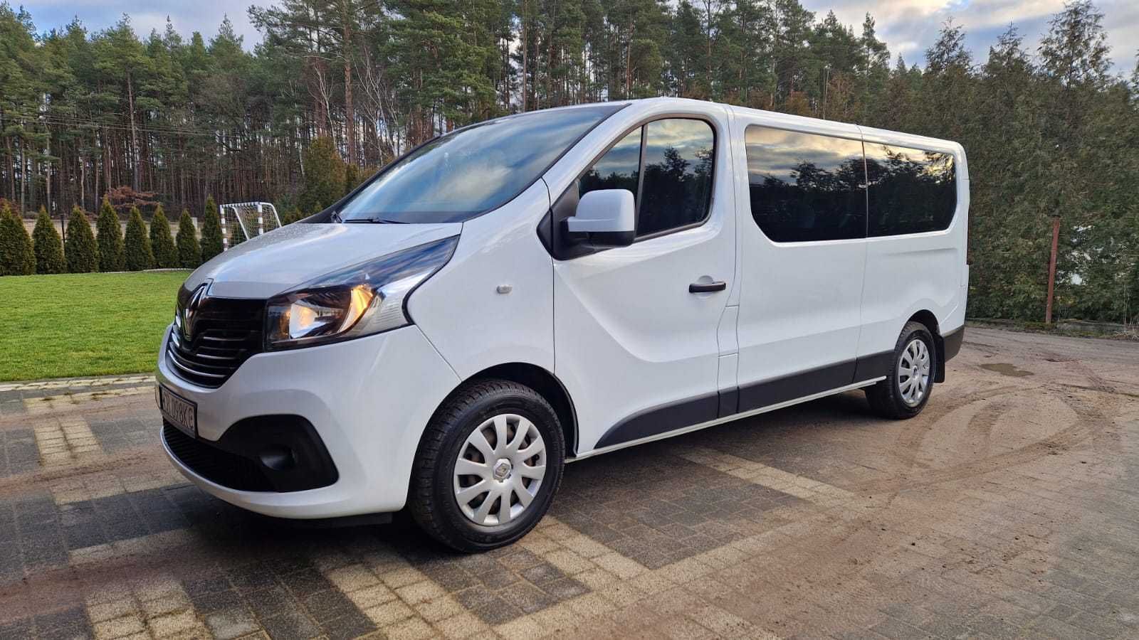 Wynajem busa 9-osobowego Renault Trafic, Wypożyczalnia busów osobowych