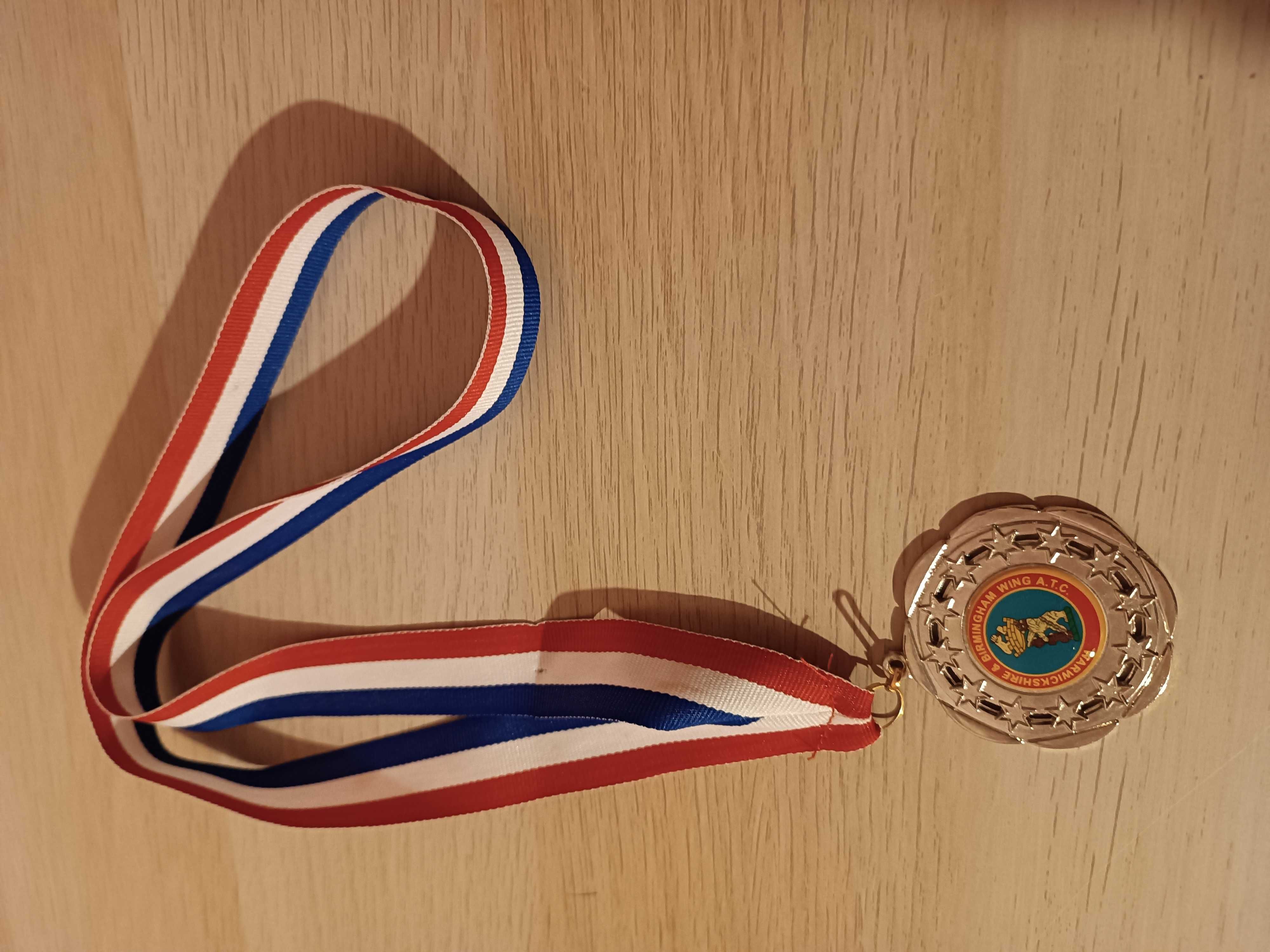 Sprzedam medal na szarfie