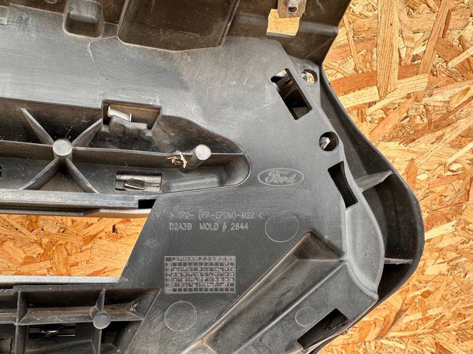 Решітка Ford Kuga/Escape 2015-19р Оригінал б/у