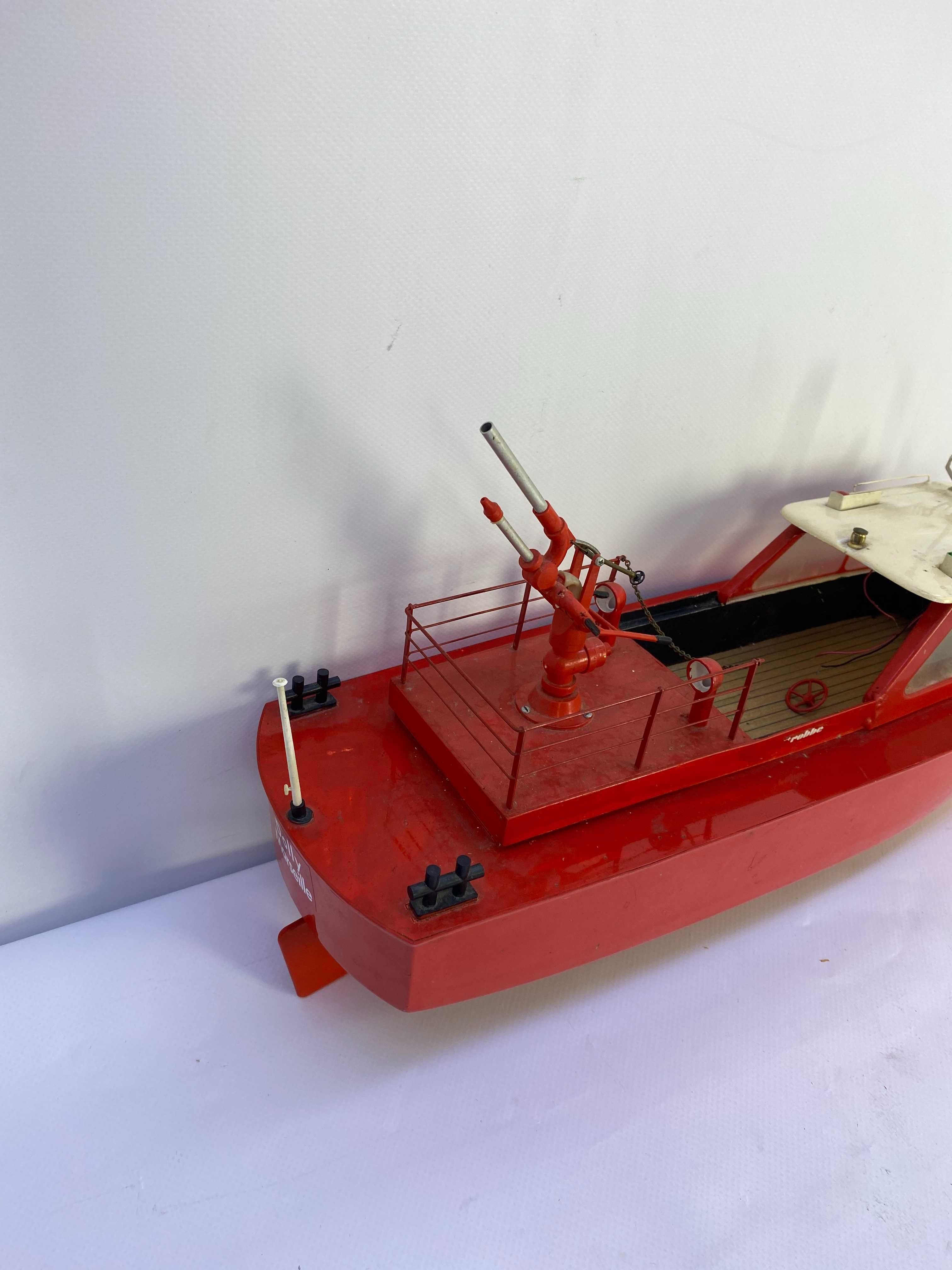 Model łodzi strażackiej