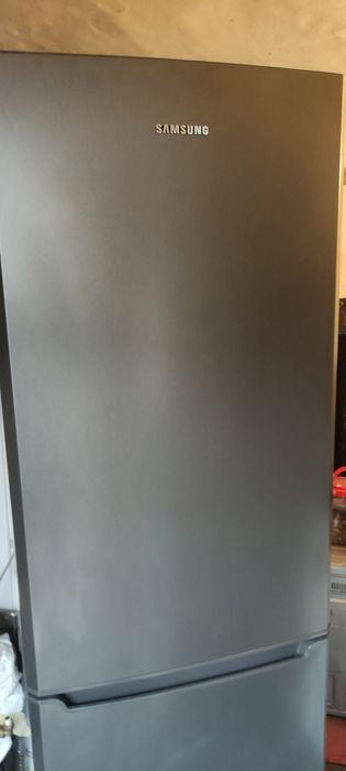 Холодильник Samsung