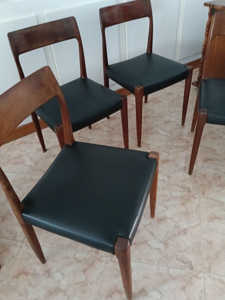 Cadeiras olaio modelo caravela com estofos em pele . Preço unitário.