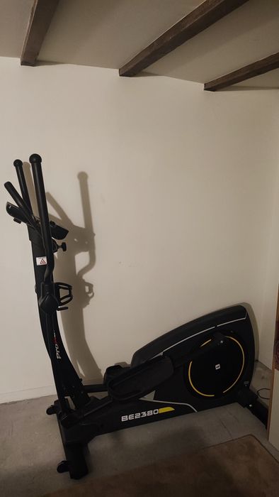 Bicicleta elíptica BH Fitness BE2380 Nova!