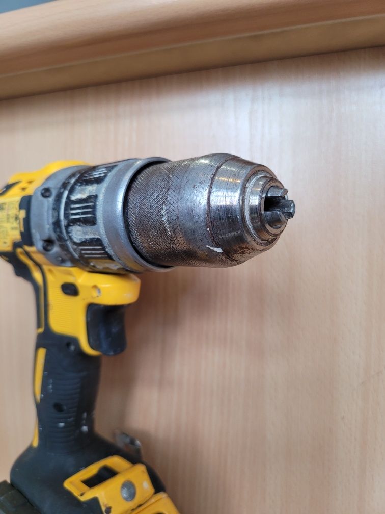 Wiertarko wkrętarka udarowa Dewalt DCD796 aku 5.0ah ładowarka
