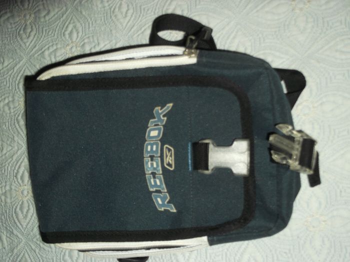 Vendo sacola multifunções da Reebok, em muito bom estado!