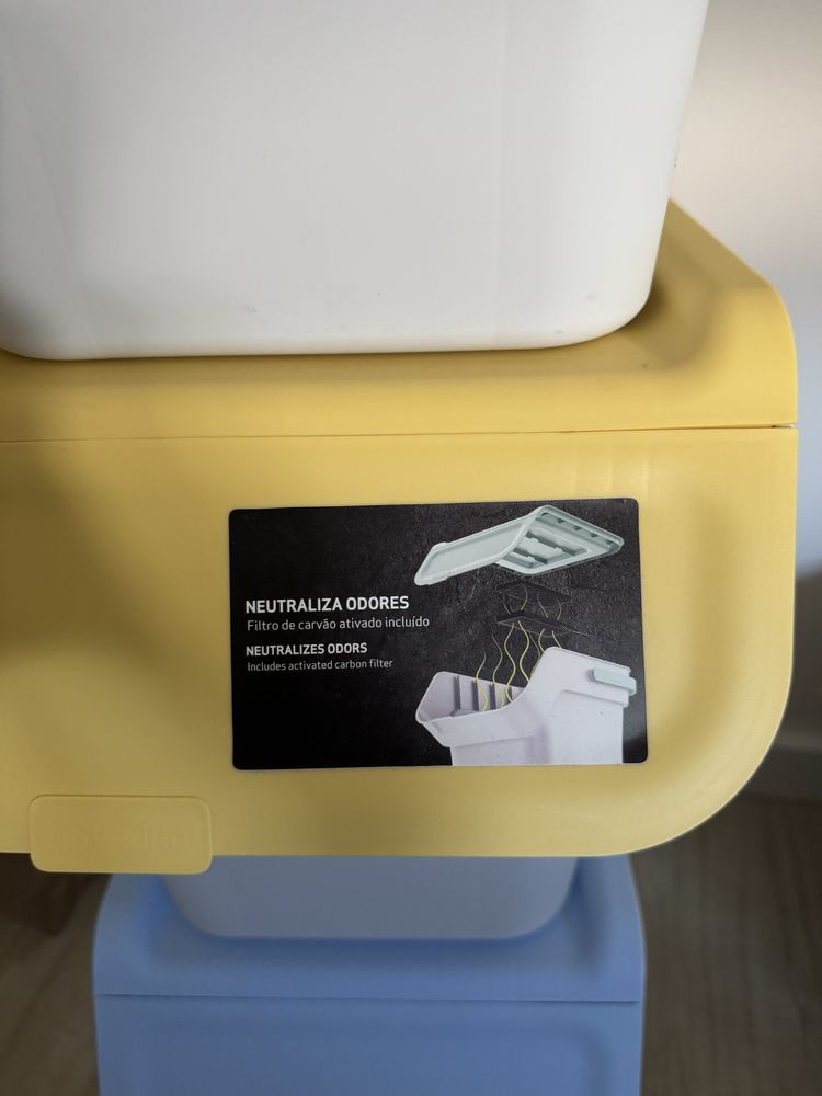 Caixotes de reciclagem empilháveis
