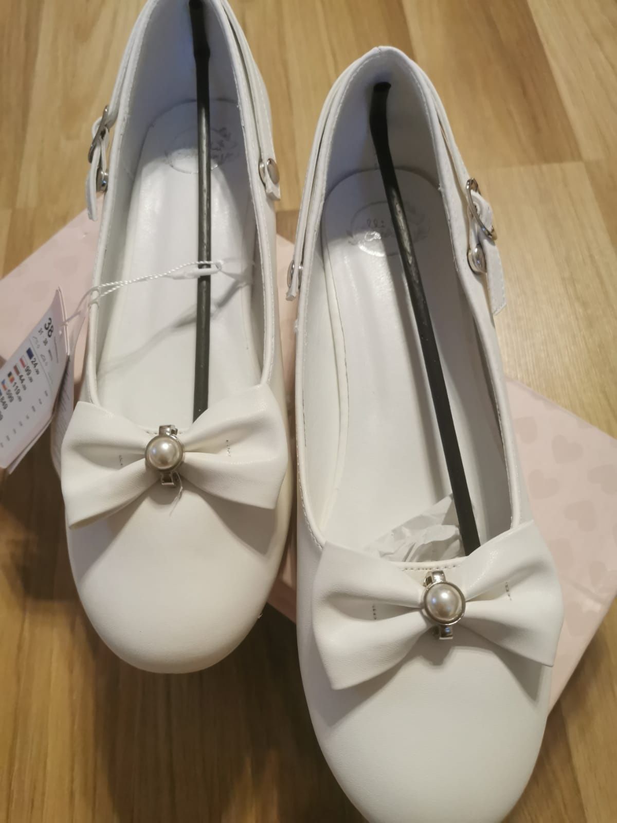 Nowe białe buty komunijne r. 38 – eleganckie, z kokardką i perełką