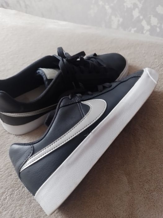 Кросівки 40розмір.