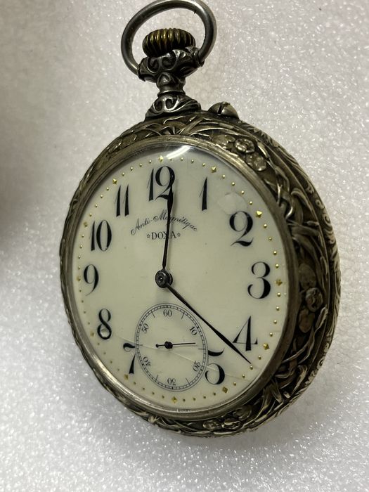 Часы ковровые швейцарские DOXA