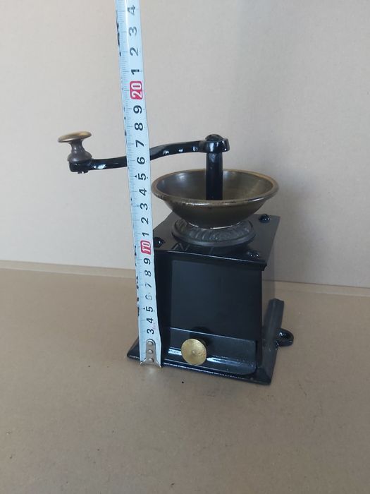 Stary młynek do kawy.