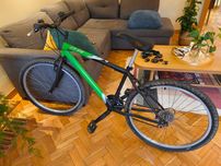 Vendo bicicleta verde Aro26 (boa conservação mas a precisar de ajuste)