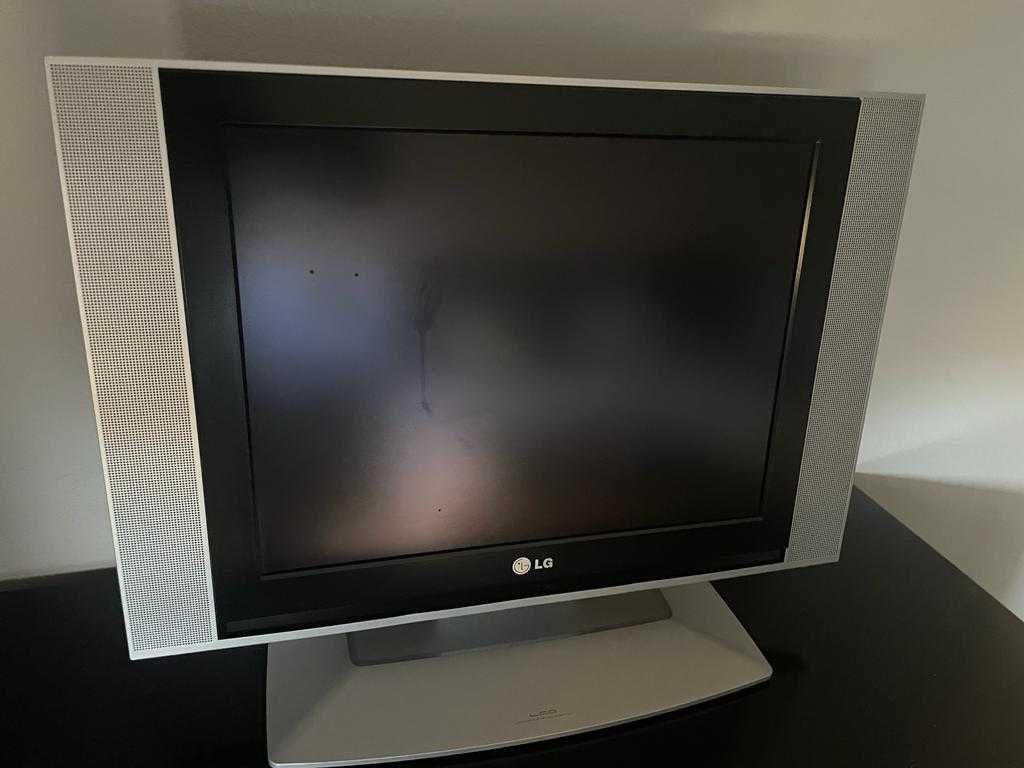 TV LCD marca LG em boas condições gerais