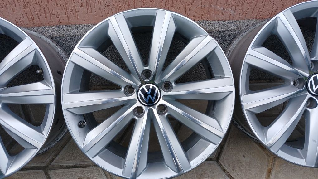 Оригінальні диски титани VW Passat B7 B8 5/112 R17 vag