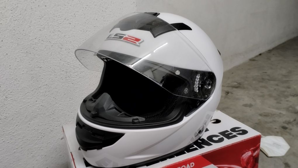 Capacete marca LS2