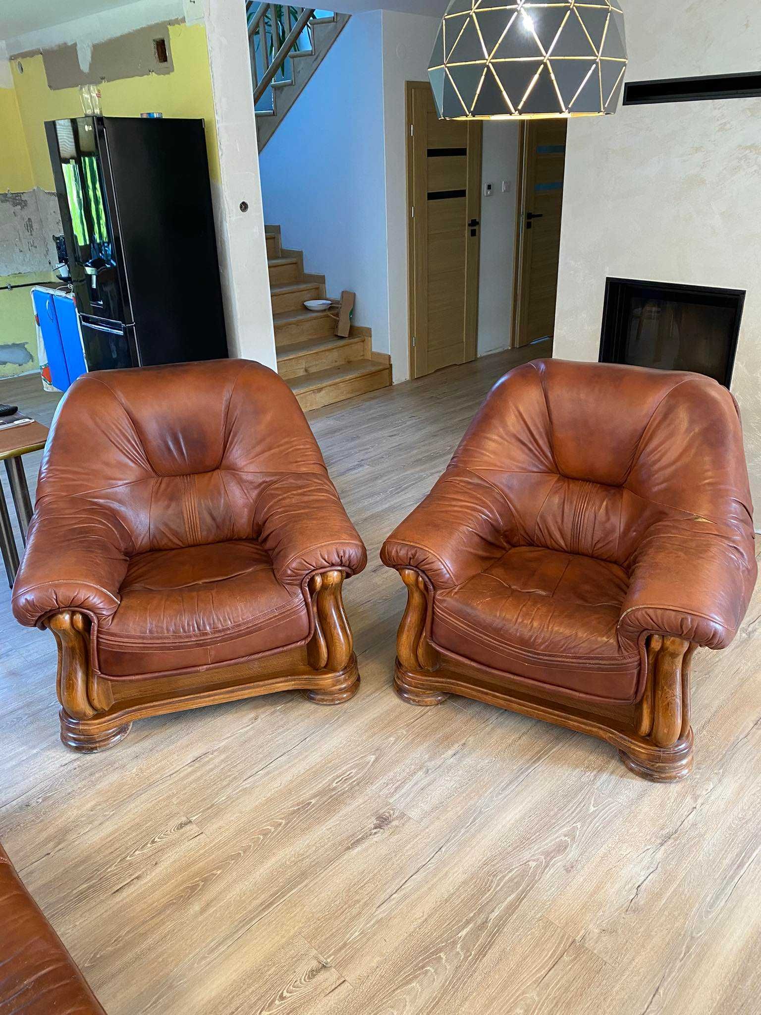 Komplet wypoczynkowy skórzany sofa i dwa fotele + ława
1800 zł