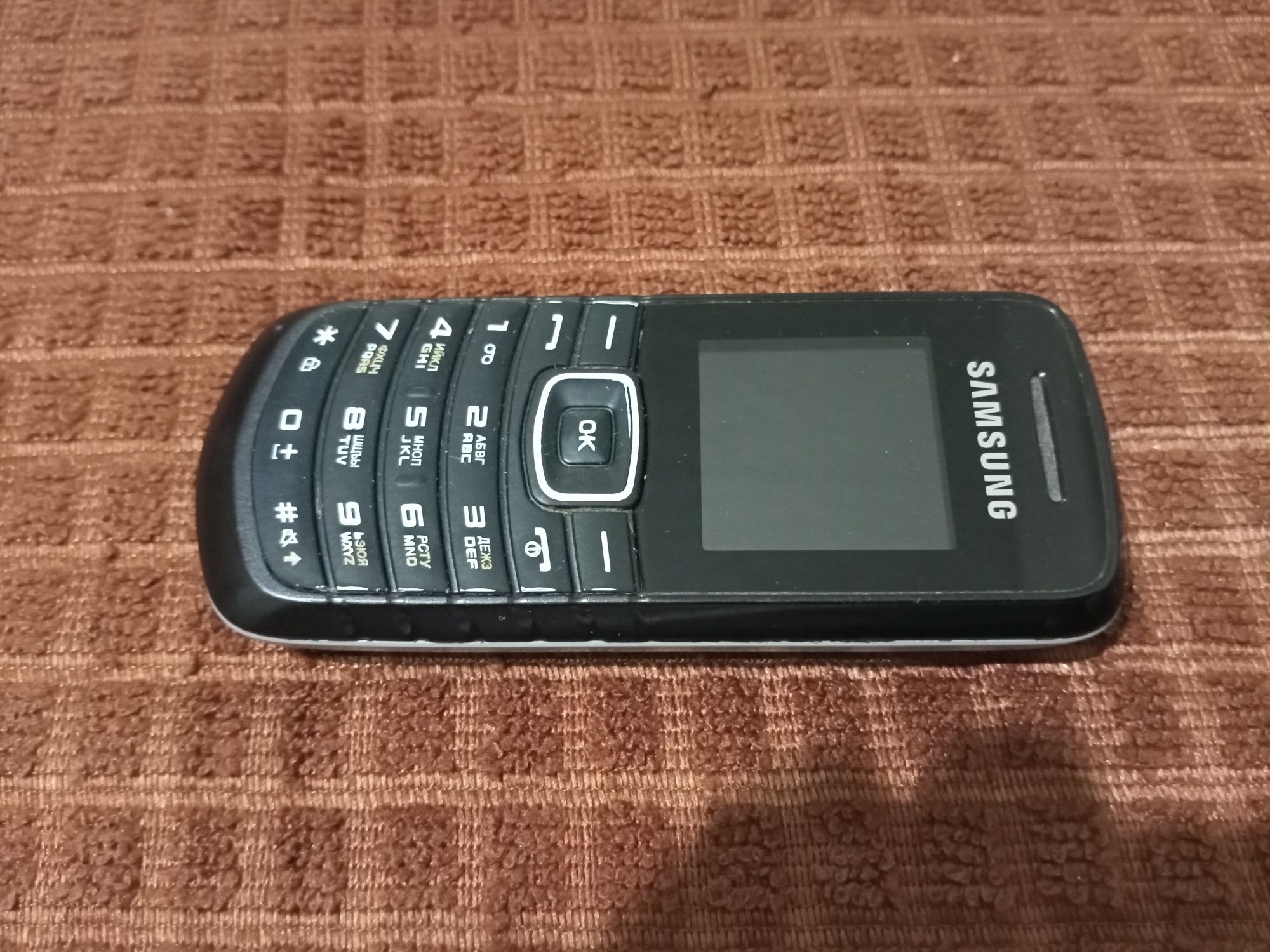 Продам мобильный кнопочный телефон от Samsung GT-Е1080W.