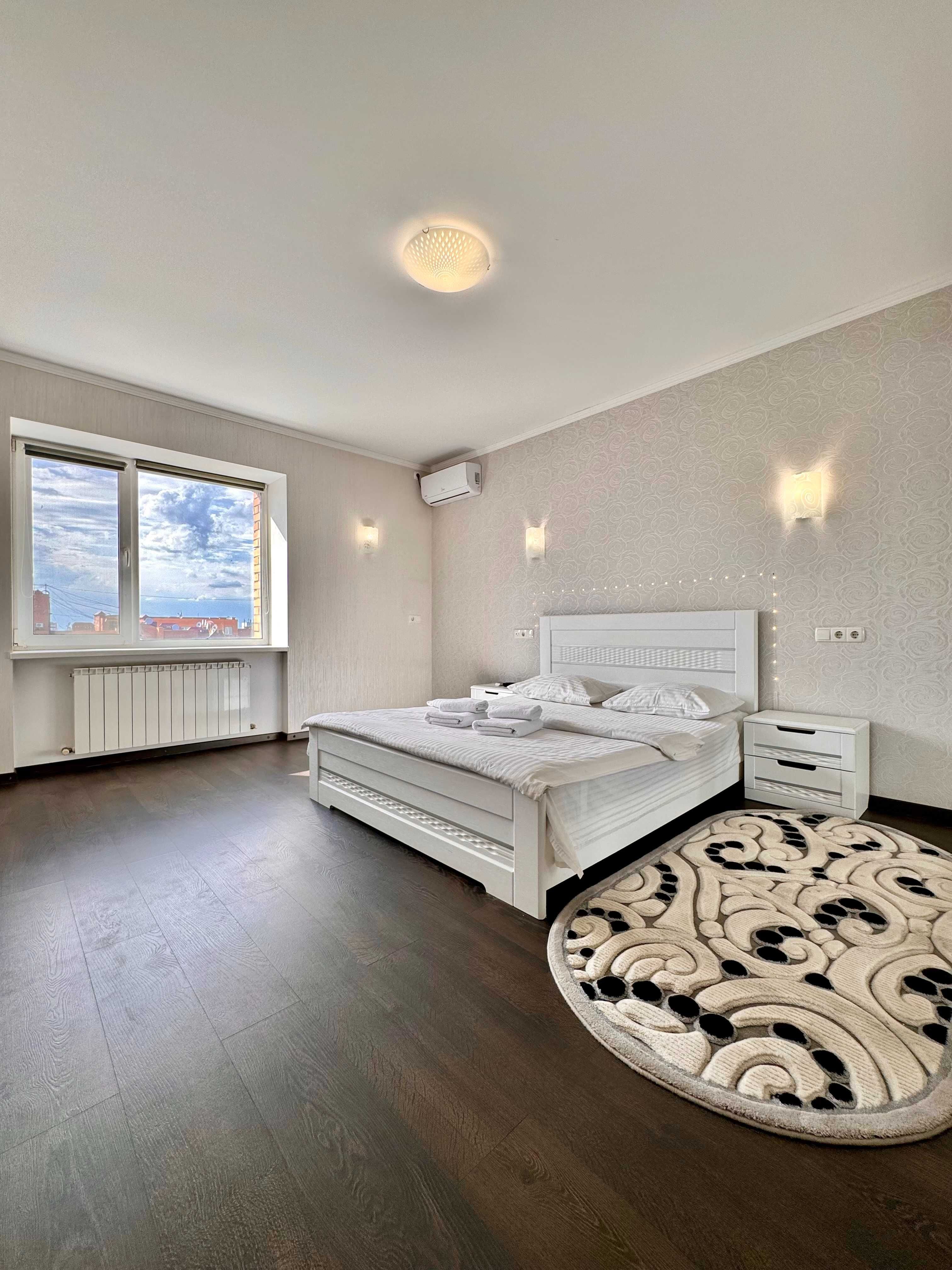 ApartPoltavaСВІТЛІ апарт.80м2 ,ОКРЕМІ кімн, НОВОБУДОВА.Центр.ЧЕК банк.