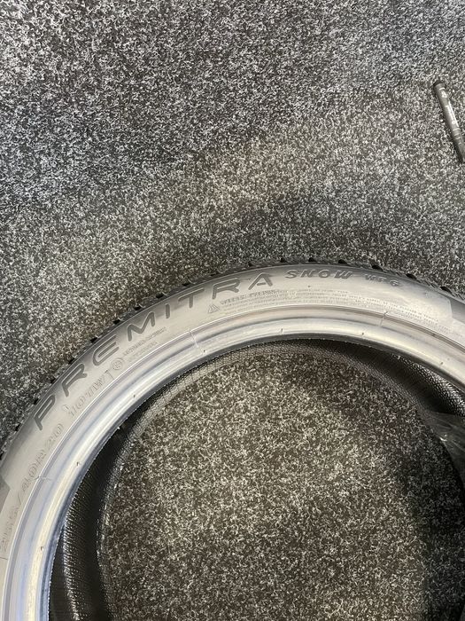 Продам Б/У шини Maxxis 255/40R20 Premitra Snow WP6