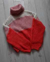 Об'ємний теплий светр з горловиною, шерсть та мохер у складі