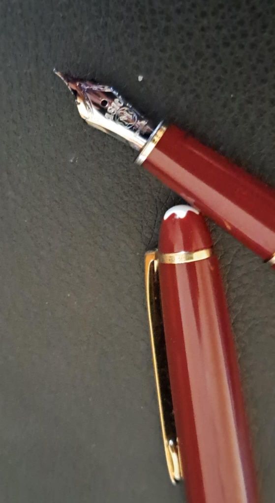 Caneta Montblanc Meisterstuck com aparo em ouro 14k