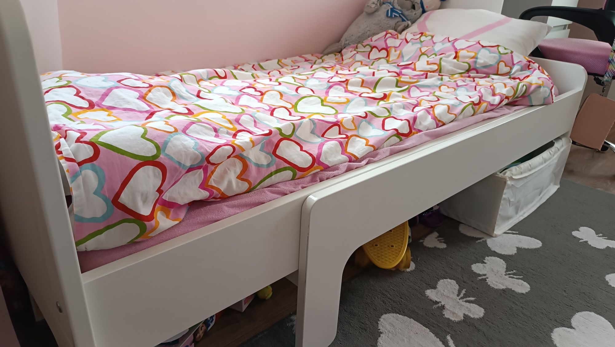 Łóżko SLÄKT do pokoju dziecięcego z materacem