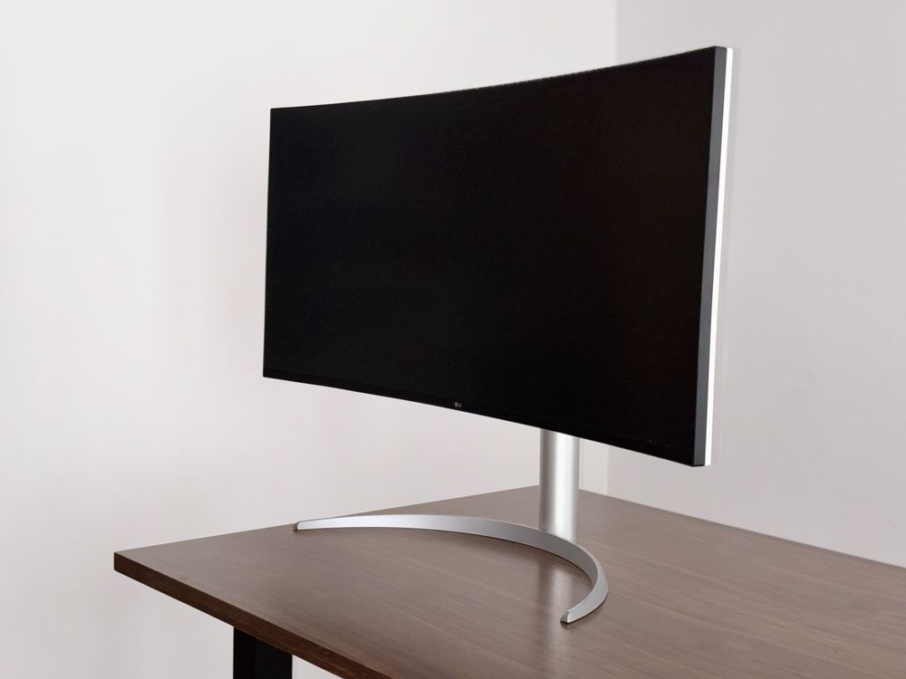 40” LG monitor UltraWide 40WP95XP-W