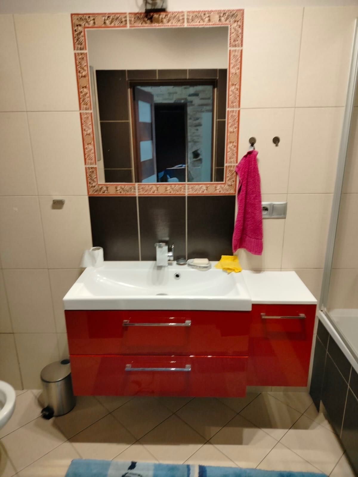 Szafka z umywalka