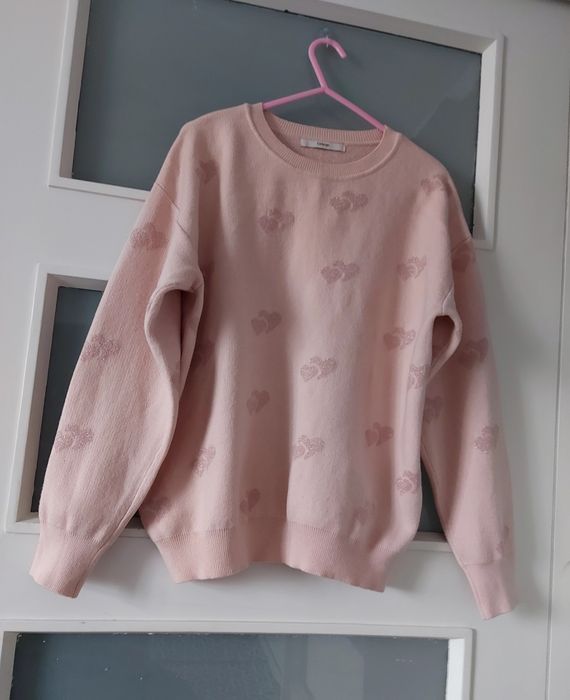 Różowy sweterek w serduszka ze srebrną nitką r.M/L Walentynki
