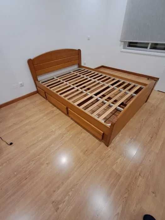 Vendo cama em madeira