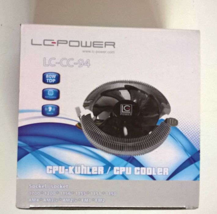 Puste pudełka po podzespołach komputerowych