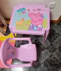 Cadeira e mesa Peppa