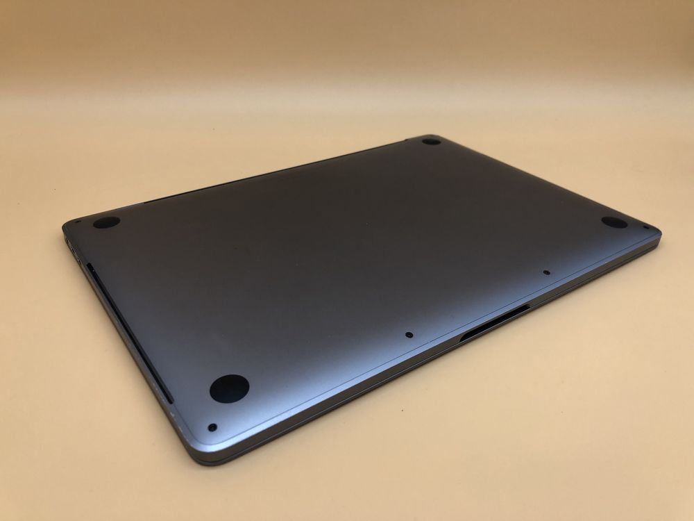 Macbook pro 2016 touchbar 4 usb type c 512ssd i7 16gb