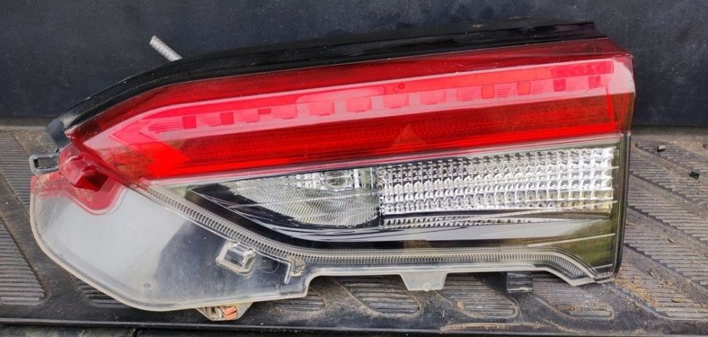 Lampa prawy tył Toyota RAV4 V 2019r Rav-4 Hybrid prawa w klapę