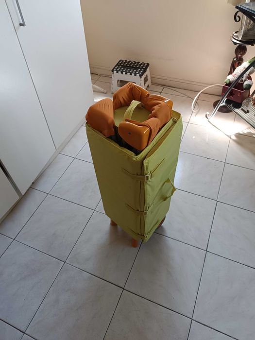 Caminha de bebe com rodas. pratica para levar para passeios