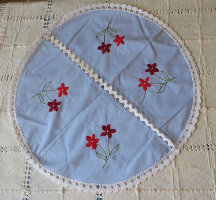 Napron Azul, redondo, bordado à mão, antigo - Diâmetro: 40 cm