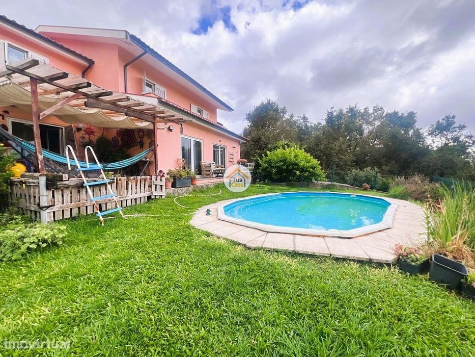 Moradia T6 com piscina, terraço, garagem e cave, situada em Adaufe, Vi