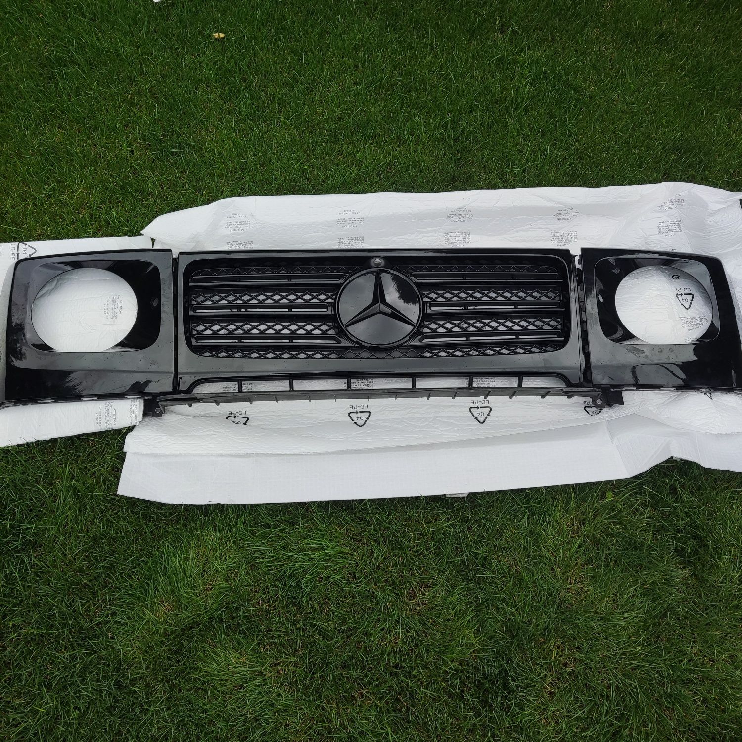 Продам решетку радиатора Mercedes Benz G-clas 2022 года выпуска