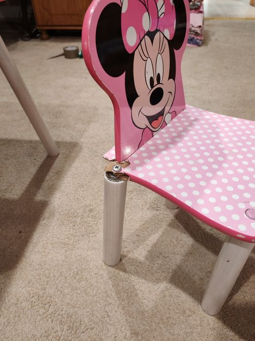 Stolik z krzesełkiem dla dziewczynki