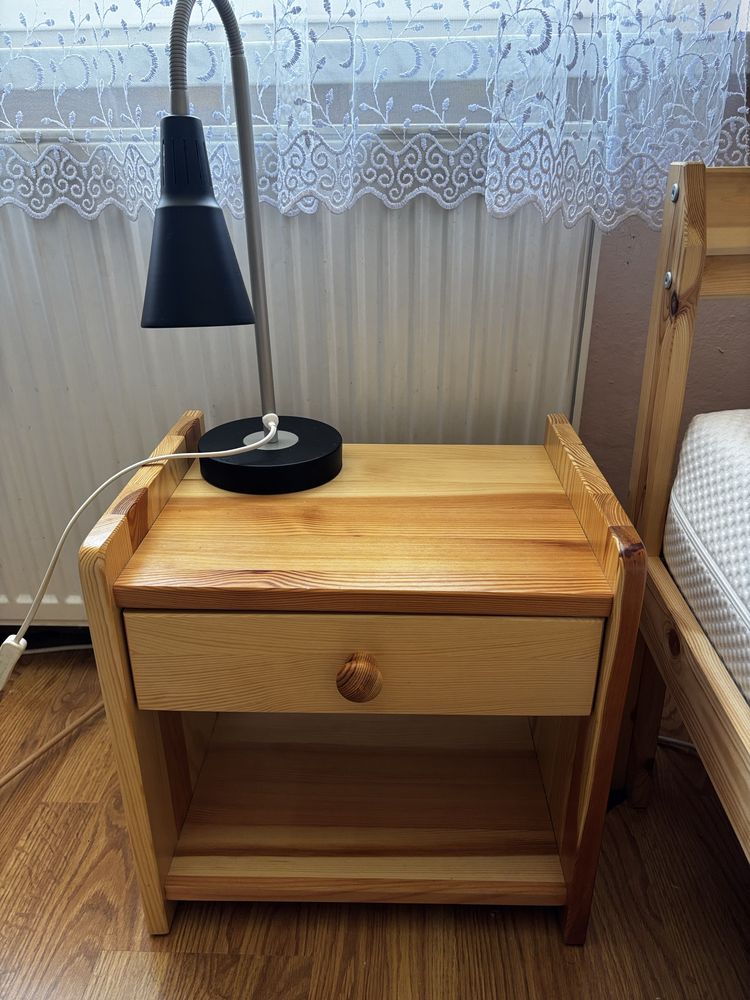 Szafka nocna z lampką