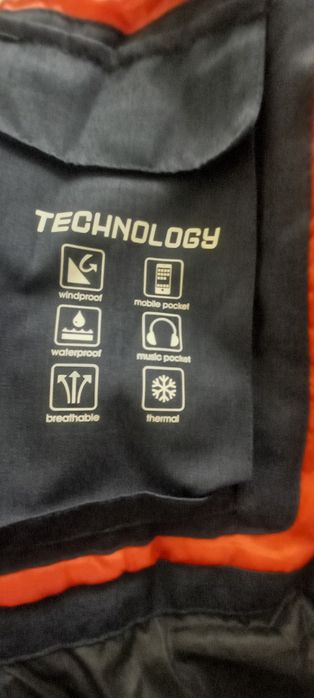 Продам жіночий лижний костюм.