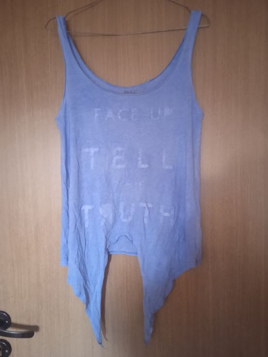 Koszulka z wiązanym dołem