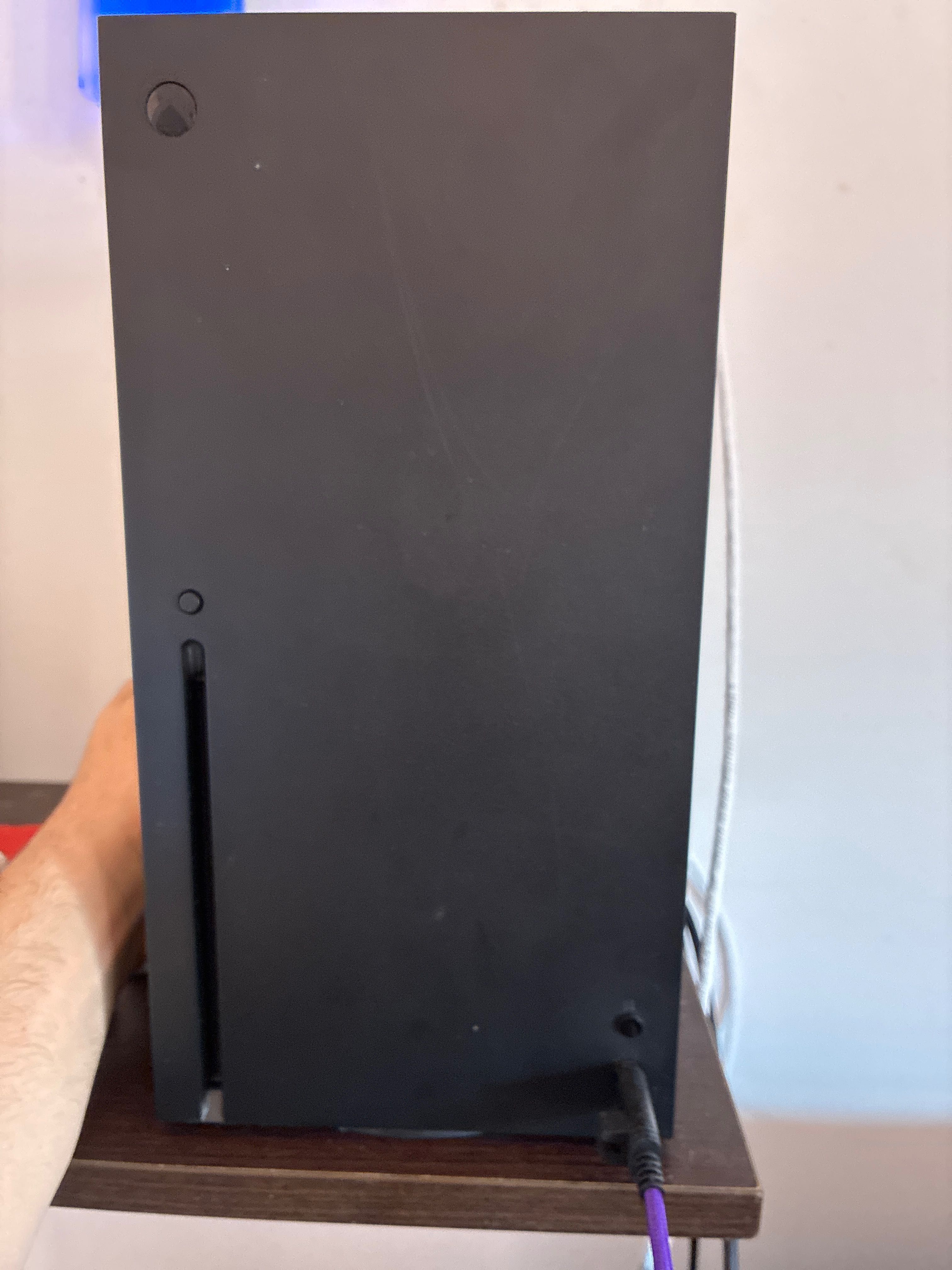 Vendo Xbox séries x e dois comandos pro com garantia